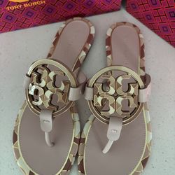 NEW TORY BURCH SIZE 9