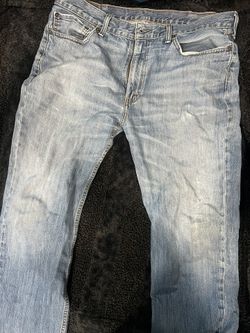 Distressed Levi’s Men