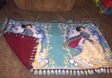 Snow White fleece blanket