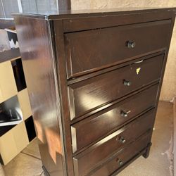 Dresser 