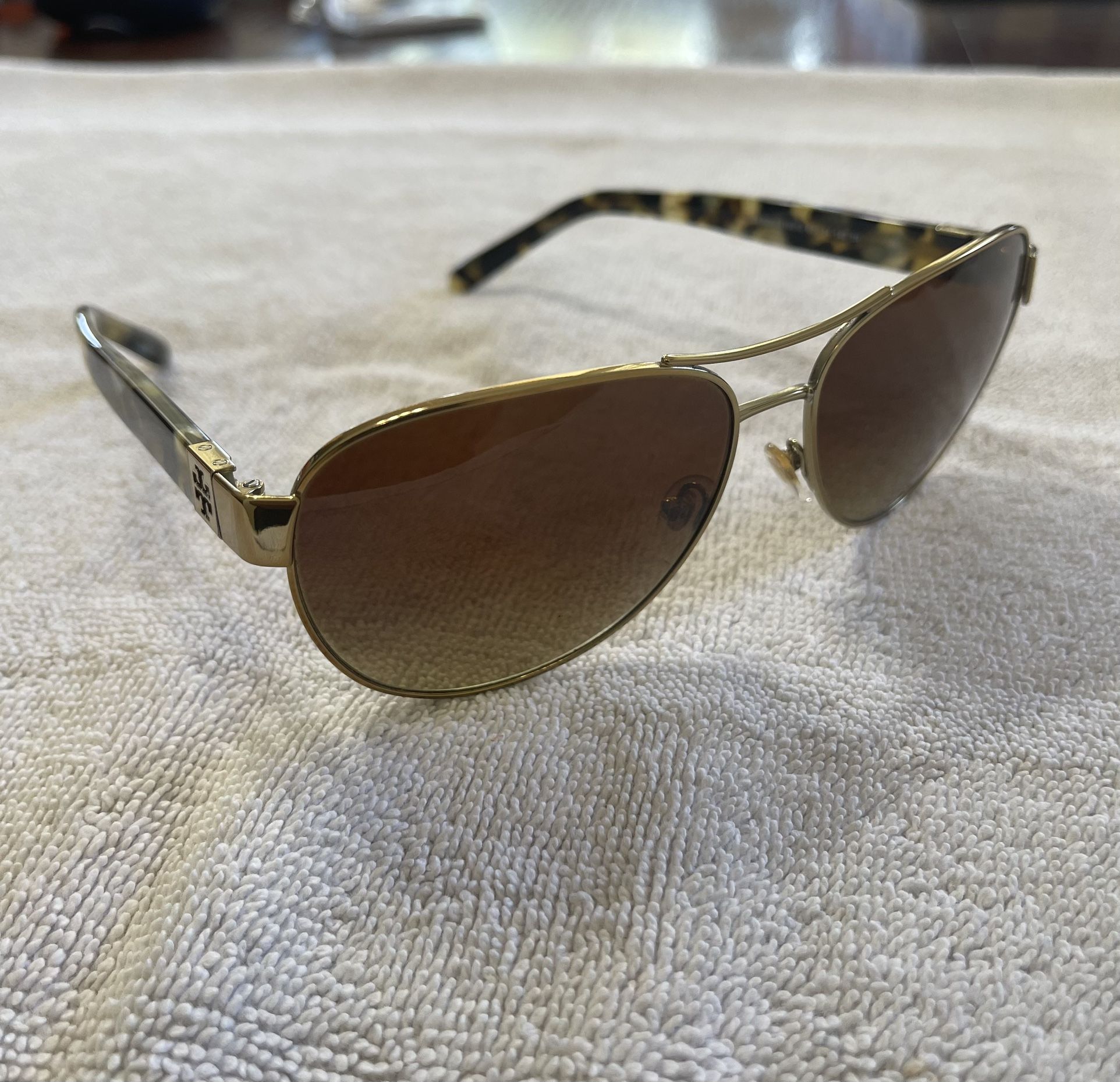 New Tory Burch Pilot Sunglasses 6051 Brown Gradient Gold Tone Metal, Polarized Tory Burch Sunglasses TY 6051 319313 Gold main image 4