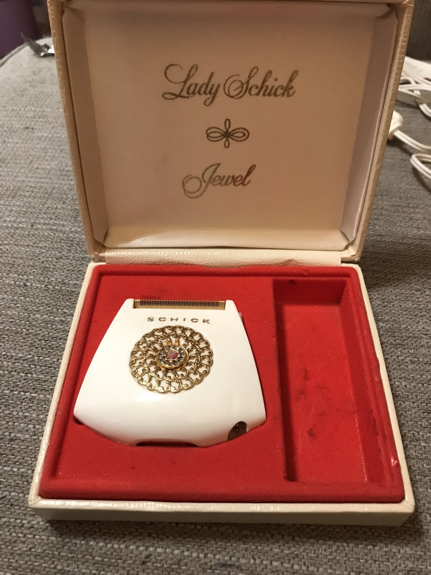 Schick Lady Electric Jewel Shaver