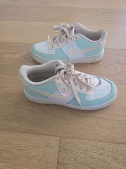 Girls nike sneakers