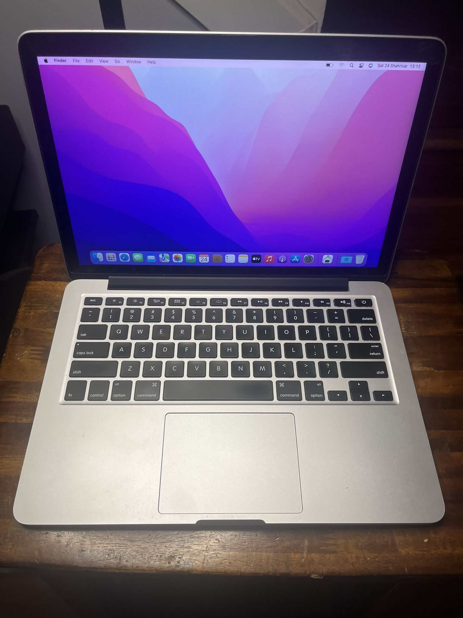 2015 MACBOOK PRO 8GB, Intel i5 Dual Core, 256GB Battery Excellent Condition Only Has 300 Count Comes With Charger