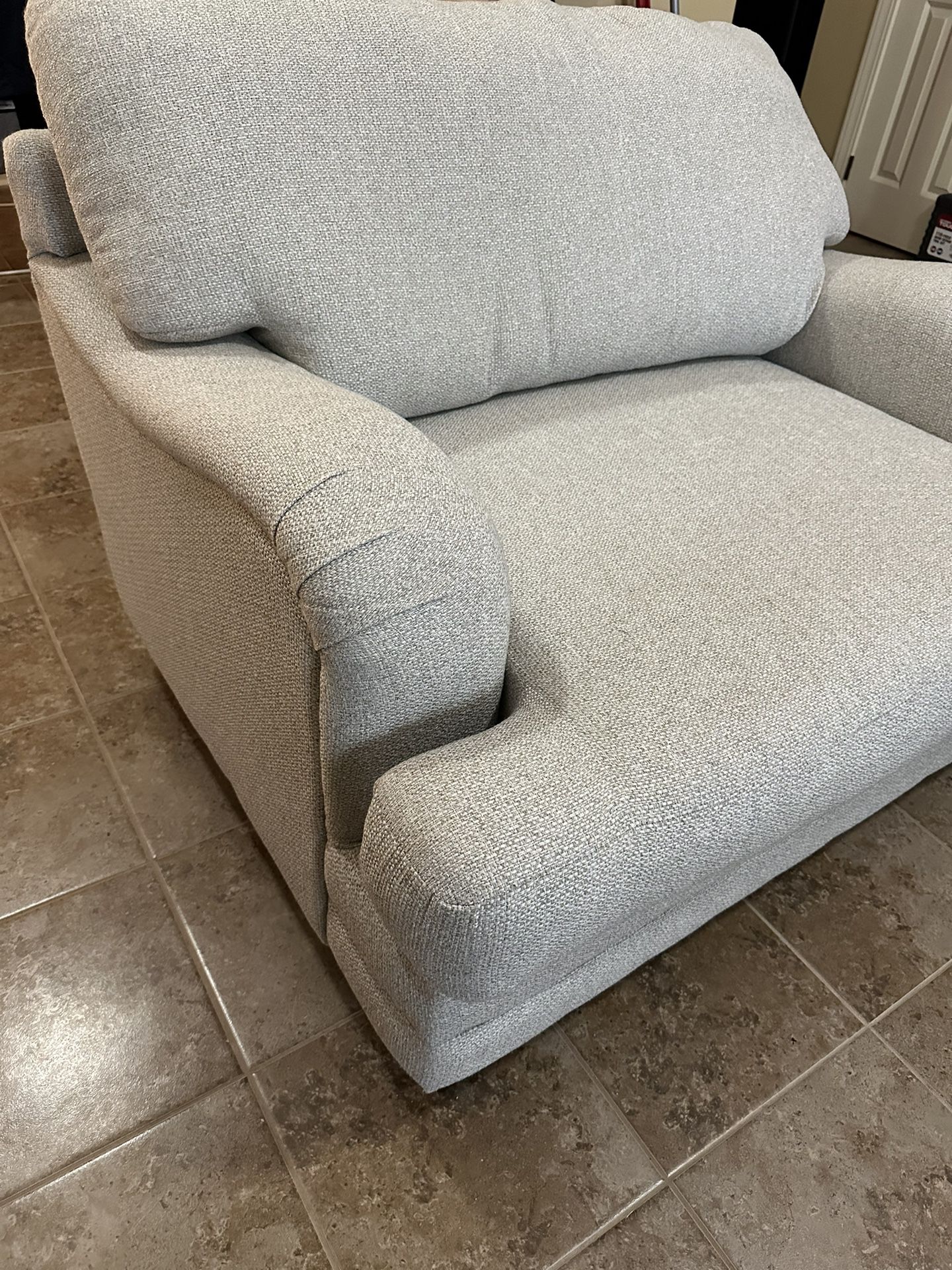 PRICE NEGOTIABLE! Beautiful Beige Linen Oversized Chair 