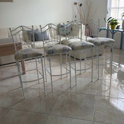 4 Barstools 29' seat tall $200