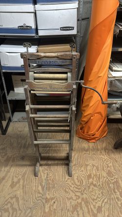 Clothes wringer antique