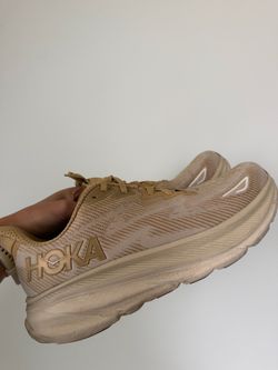 Men’s Size 10.5D Hoka Clifton 9 - Wheat / Shifting Sand