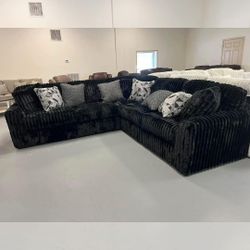 Midnight Madnes 3-PIECE SECTIONAL 