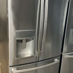 NEW OPEN BOX GE FRENCH STYLE REFRIGERATOR 