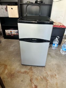 Frigidaire Minifridge with Freezer