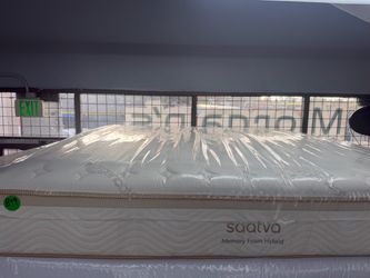 KING SIZE SAATVA MEMORY FOAM HYBRID MATTRESS & BOX SPRINGS BED SET