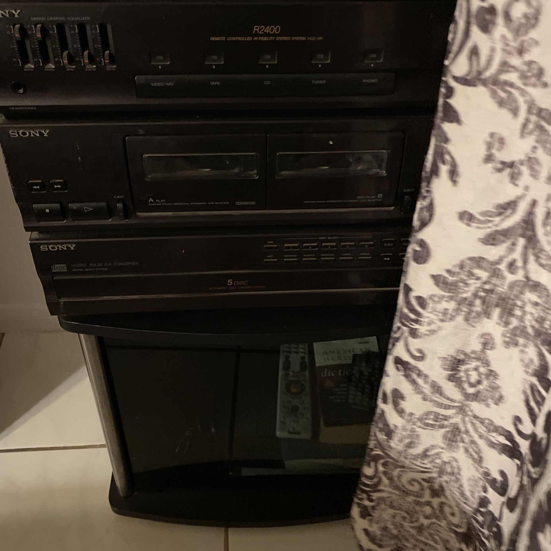 Sony Speakers And Stereo Cd & Fm Am Stereo 