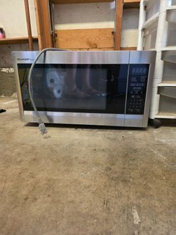 Sharp 1100 watt counter top microwave (1.8 cu ft)