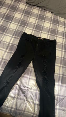 Ripped Levi’s strechy material size 32x30