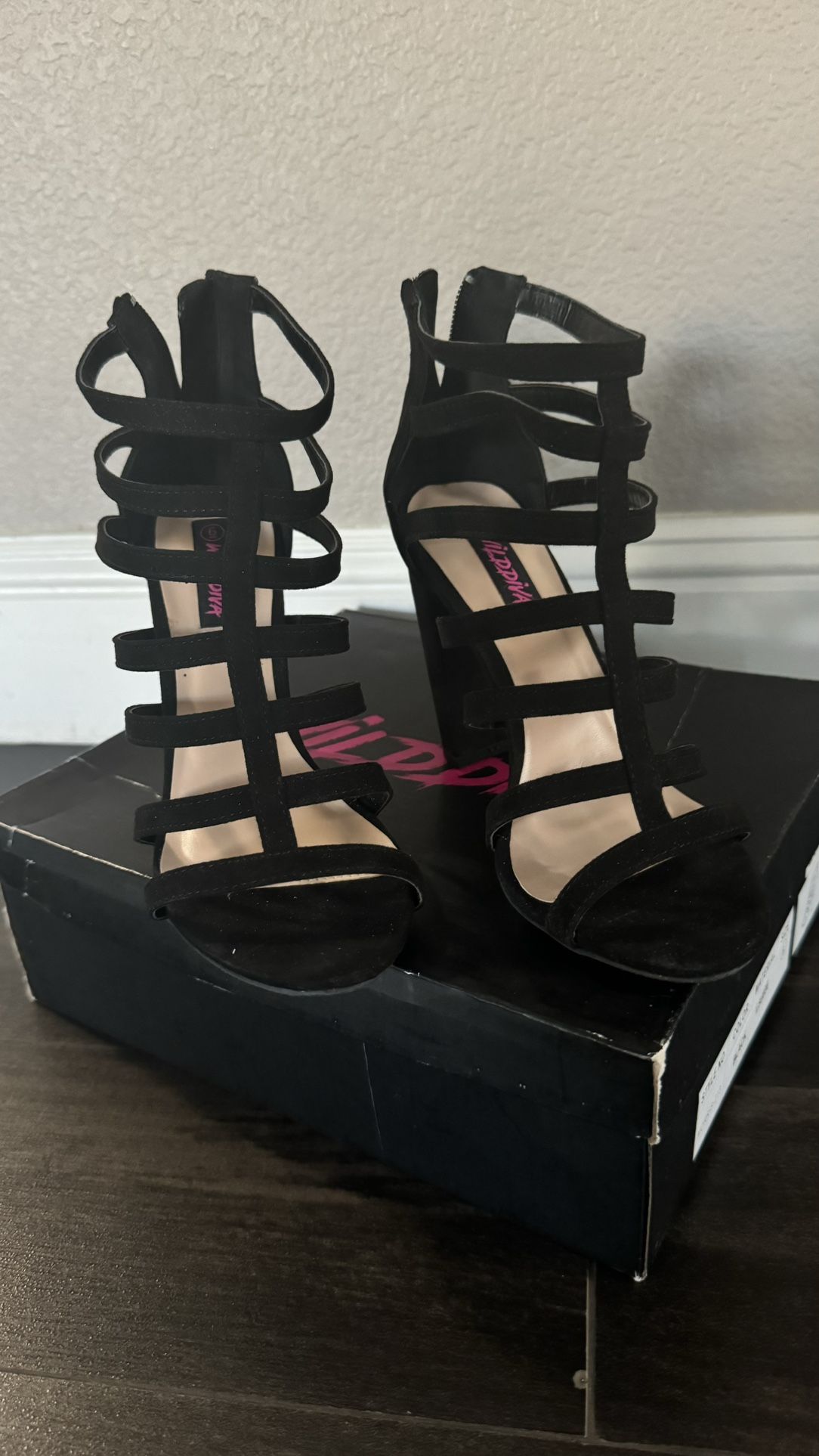 Brandnew Black Sexy Heels Size 6 Retail Value $129 + Tax 