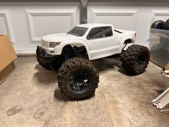 Traxxas X-Maxx 8S RTR + 2 Bodies + NEW Pro-Line Badlands