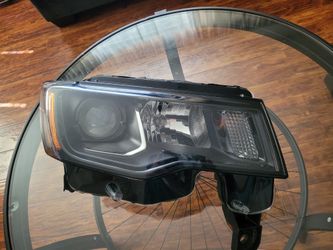 Jeep Grand Cherokee Right Headlight Passenger Side $150 Obo