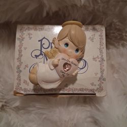 Precious Moments Broch