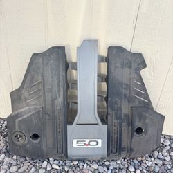 Ford Mustang GT 5.0 “Coyote” engine cover (OEM)