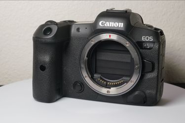 Canon eos r5 camera body only