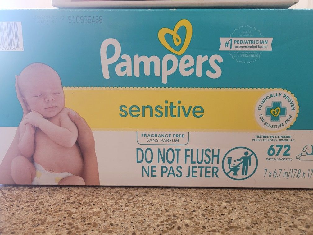 NEW Pampers Sensitive Wet Wipes 672 Count