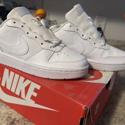 Nike Court Borough Low 2 GS – White – Youth 5.5Y (Women’s 7) – Brand New