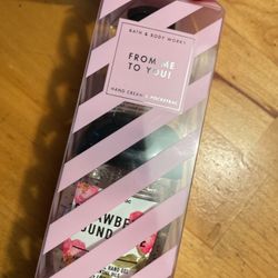 Bath And Body Works - Strawberry 🍓 Pound cake