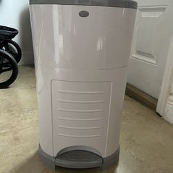 Dump Diapers / Basurero De Pañales