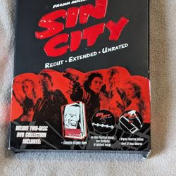 Sin City Ultimate Sin: Recut, Extended, Unrated - 2 DVS box w/ graphic novel 