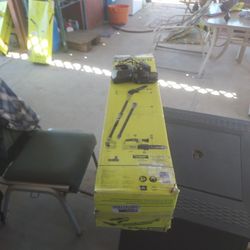 RYOBI
ONE+ 18V 8 in. Cordless
Battery Pole Saw and 8 in.
Pruning Saw Combo Kit with
2.0 Ah Battery and Charger