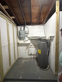 Hot water tank