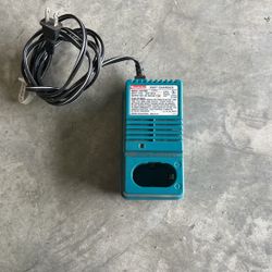 Makita Charger 