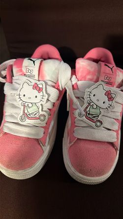 Hello kitty pumas