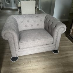 Selling beautiful oversized armchair.