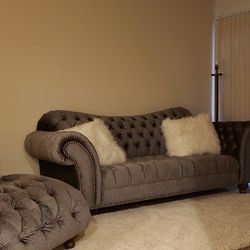 Beautiful Gray Sofa & Chaise