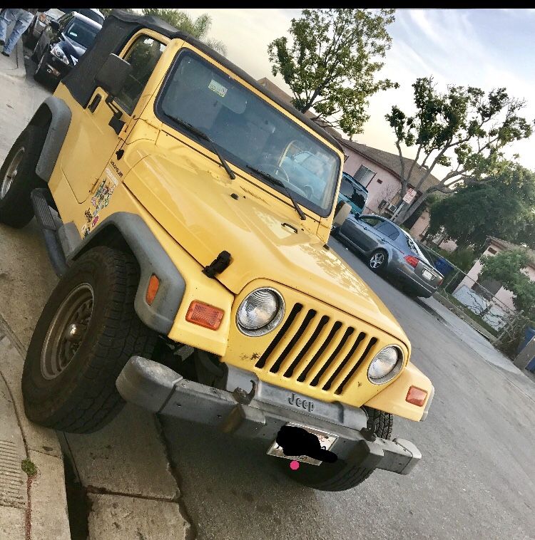 2000 Jeep Wrangler 4x4 Soft Top 4-Cyl Automatic