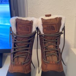  5.5 Women’s North Face Boots