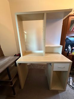 Desk / Escritorio