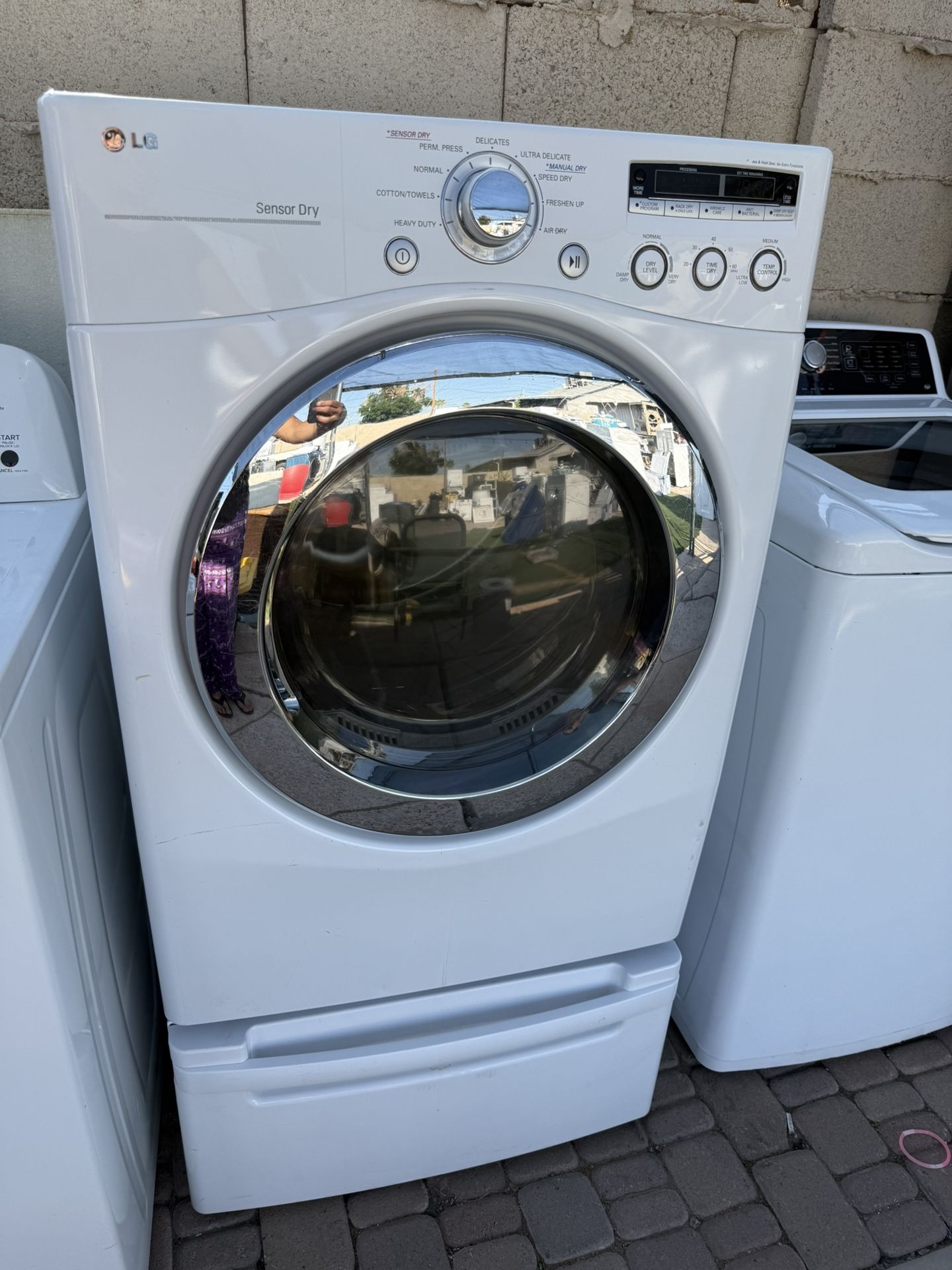 Lg Electric Dryer 7.4 Cuft With Pedestal