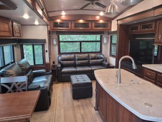 Jayco Pinnacle 37 3 Slides