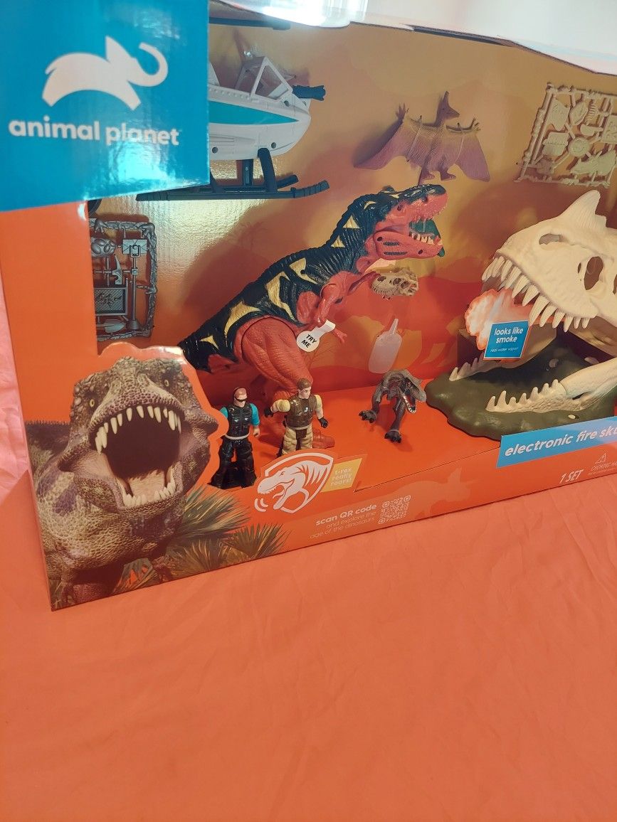 Animal Planet Electronic Fire Skull Playset Ages 3+