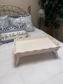 Bed tray/lap table