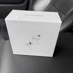 Apple AirPods Pro (2nd Generation) - Lightning