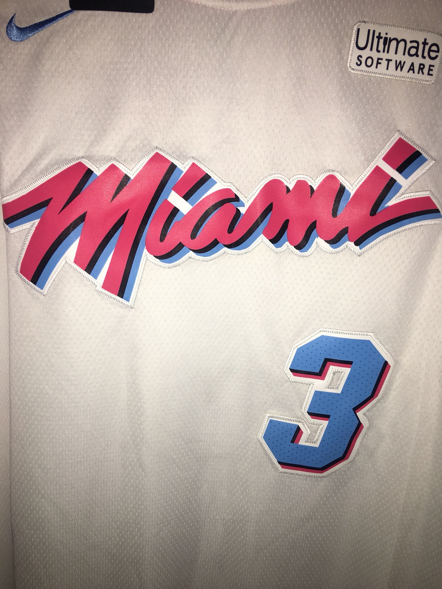 Mitchell & Ness Dwyane Wade Miami Heat Swingman Alternate Jersey Men Size  LARGE for Sale in Kissimmee, FL - OfferUp