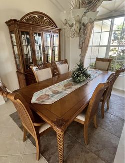 Tropical Style Dining Room set ( deliver available )