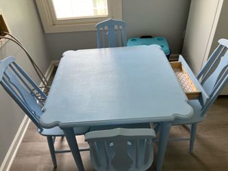 Cottage Kitchen Table & Chairs