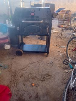 Se vende asador de carvon