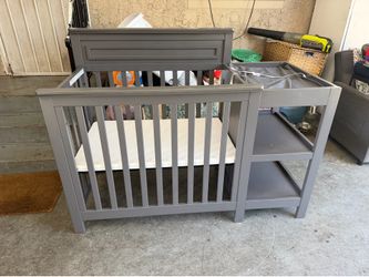 mini crib with changing table