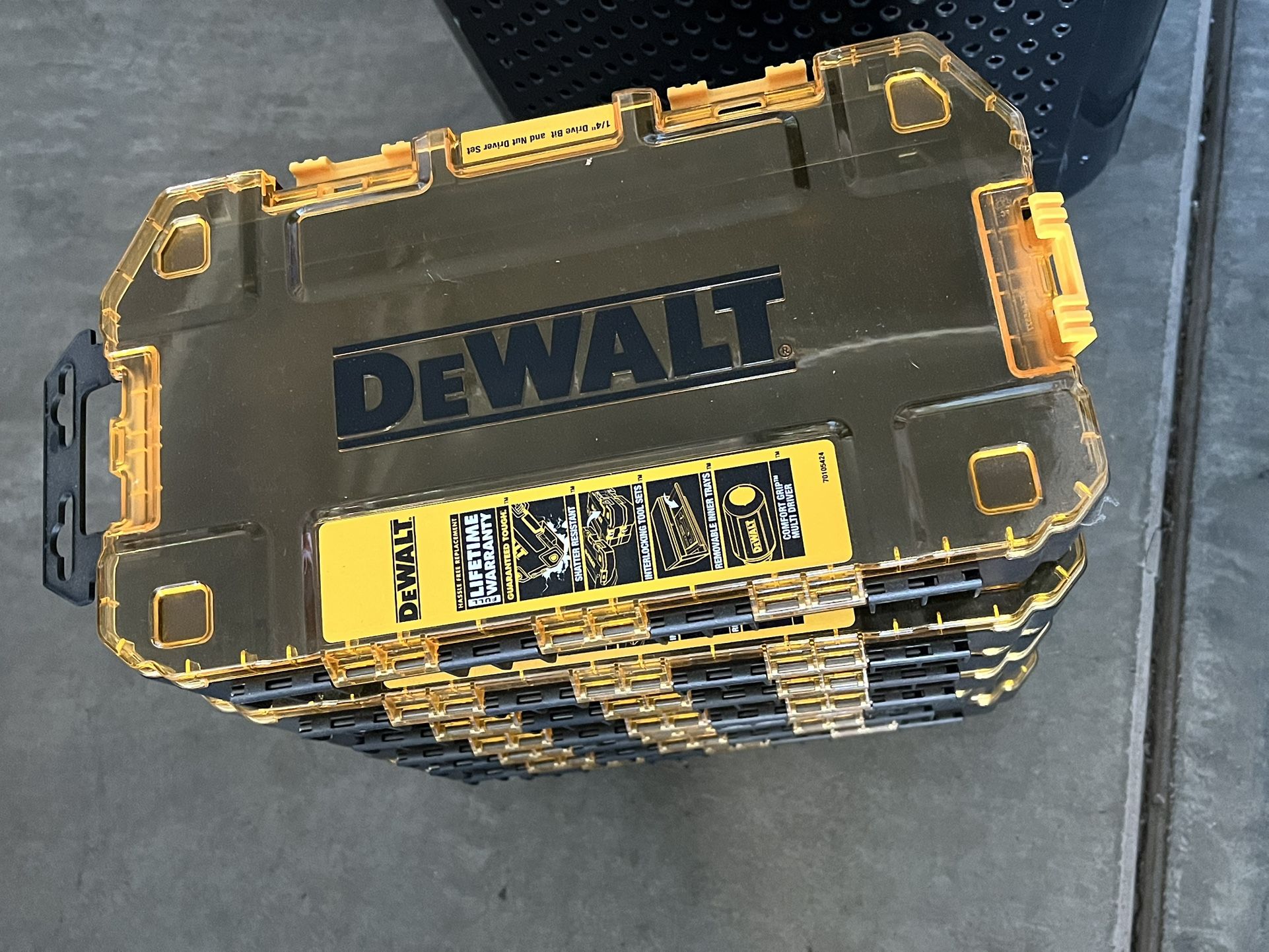 8 Set Dewalt Containers 
